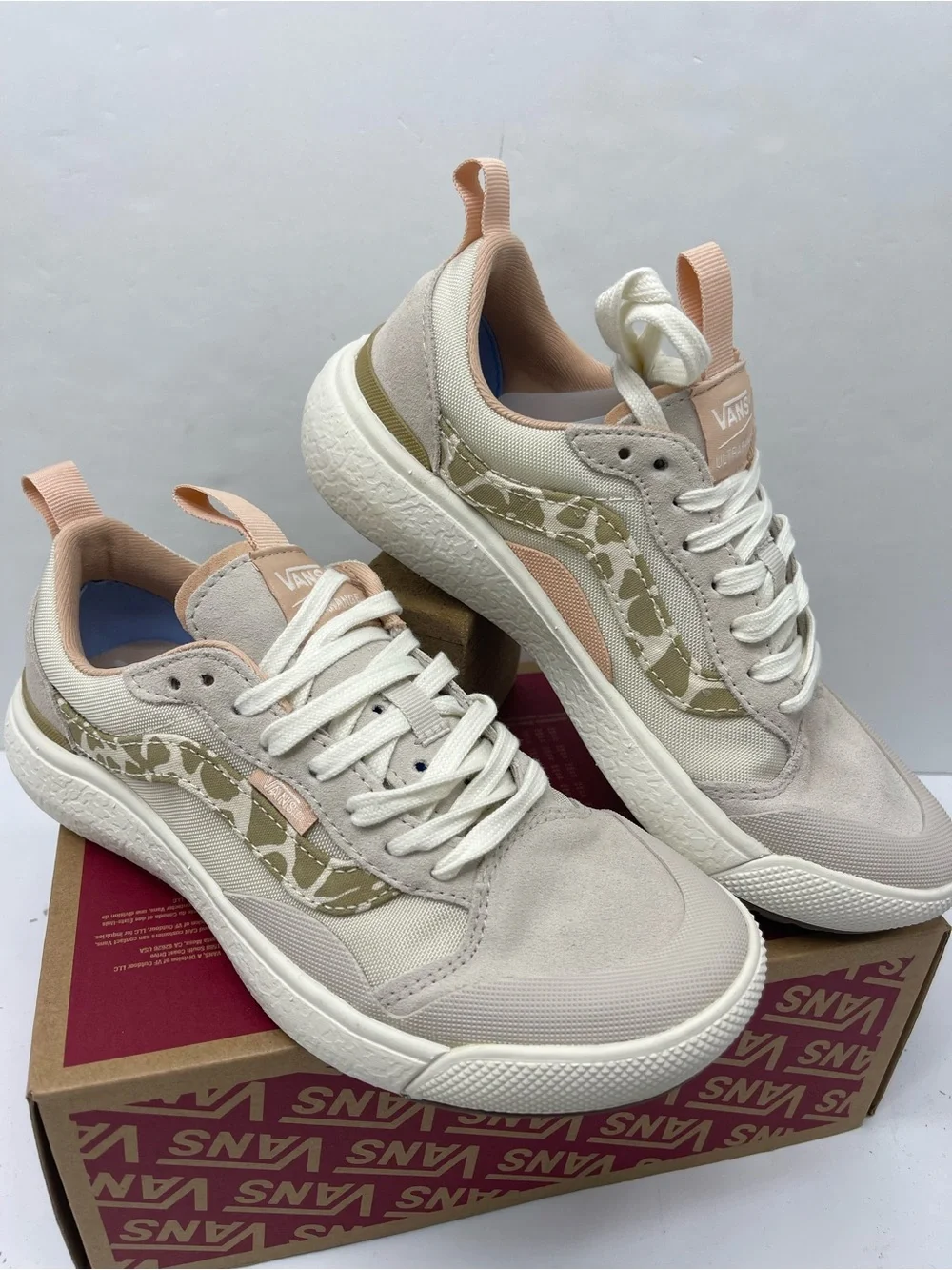 Vans WMNS Ultrarange Exo Se
Groovy Floral Khaki
VN0A4UWMKHK Sneakers - Picture 8 of 16